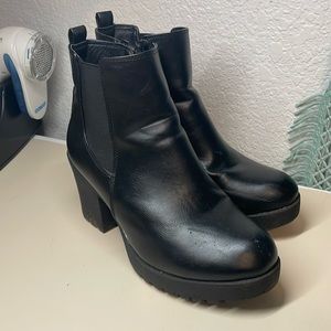 Women’s Heeled Boots size 7 1/2